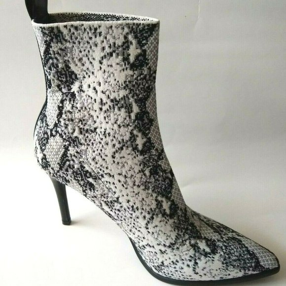 New STEVE MADDEN Black White stretchable fabric boots - Picture 1 of 4